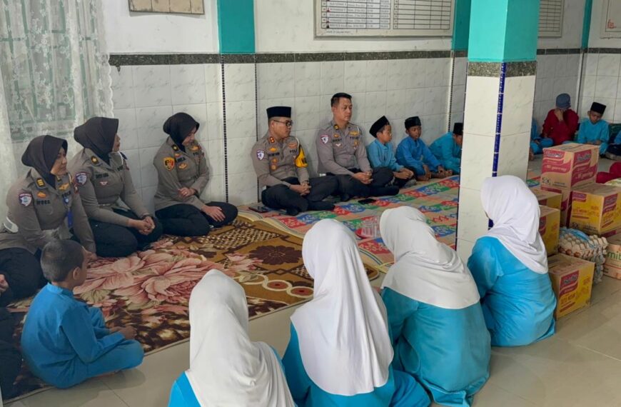 Polda Kepri Gelar Jumat Berkah dengan Masyarakat di Nongsa dan Bida Asri Pada Program Polantas Menyapa