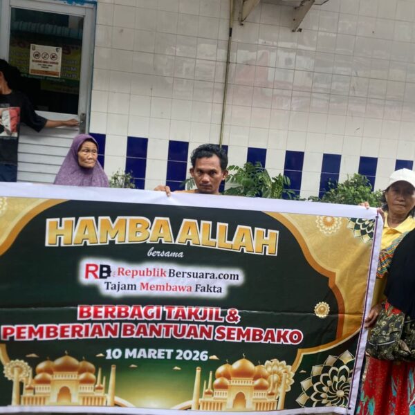 Berbagi Kasih di Bulan Suci Ramadan, Hamba Allah Gandeng Republikbersuara.com Bagikan Takjil dan Sembako