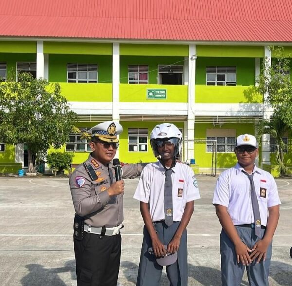 Polantas Menyapa “Police Goes To School Edukasi/Sosialisasi Kamseltibcarlantas” di SMA N 15 Batam