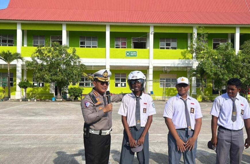 Polantas Menyapa “Police Goes To School Edukasi/Sosialisasi Kamseltibcarlantas” di SMA N 15 Batam