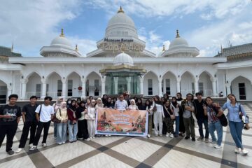 Belajar Hukum dari Akar Peradaban: Mahasiswa Uniba Kuliah Lapangan di Museum Raja Ali Haji Batam.