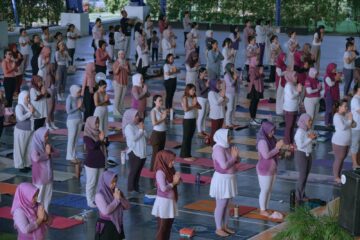 Rayakan Hari Yoga Internasional 2026, HARRIS Resort Waterfront Batam dan HARRIS Batam Center Kolaborasi Dengan Pesona Yoga Studio