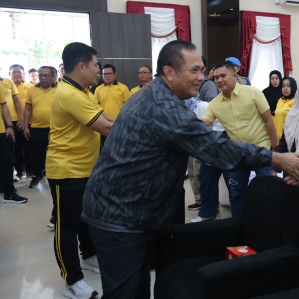 Sambut Hari Bhayangkara ke-80, Polda Kepri Nobar Piala Dunia 2026 Sekaligus Bagikan Bansos dan Alsintan ke Petani