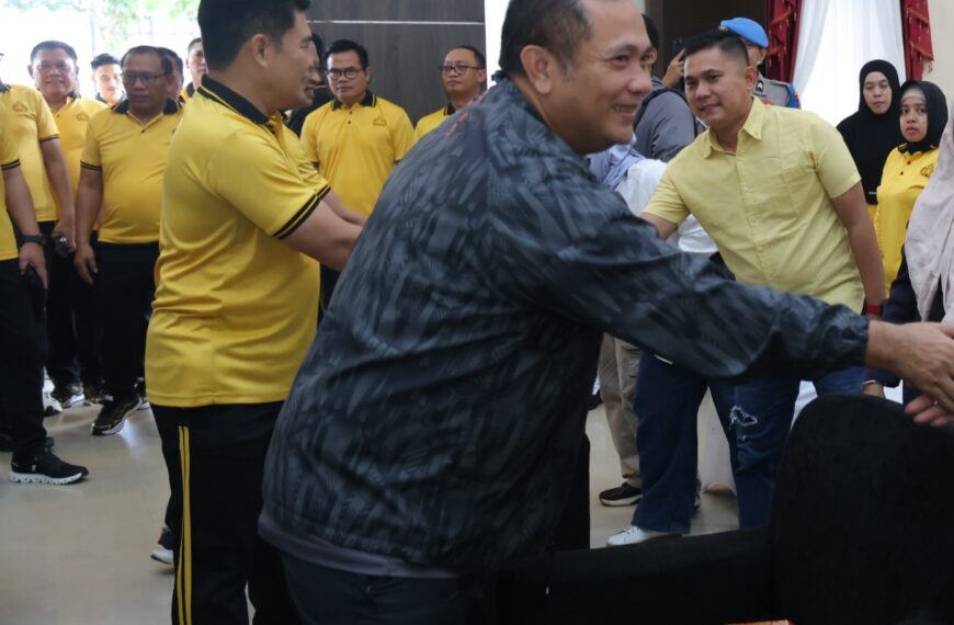 Sambut Hari Bhayangkara ke-80, Polda Kepri Nobar Piala Dunia 2026 Sekaligus Bagikan Bansos dan Alsintan ke Petani