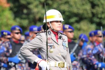 Perdana di Polda Kepri, Polwan Jadi Komandan Upacara HUT Bhayangkara ke-80