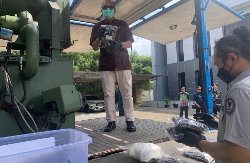 BNNP Kepri Musnahkan 3,3 Kg Sabu Tangkapan Bea Cukai dan 386 Catridge Vape Etomidate Hasil Pengungkapan 3 Kasus