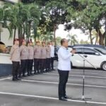 Ditreskrimum Polda Kepri Bagikan 1500 Bendera dan 500 Bansos Pada Masyarakat Dalam Rangka HUT RI Ke-81