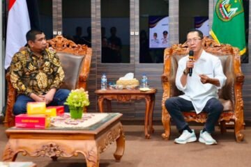 Amsakar Achmad Berbagi Cerita Pembangunan Kota Batam Pada DPRD Dumai