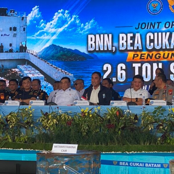 Dramatis! Tim Gabungan Bongkar Sindikat Narkoba Internasional, 2,6 Ton Sabu Cair dan 10 ABK Asing Diamankan
