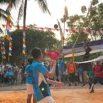 Polri Dekat Dengan Masyarakat, Kabid Propam Polda Kepri Main Voli Bareng Warga Kampung Tua