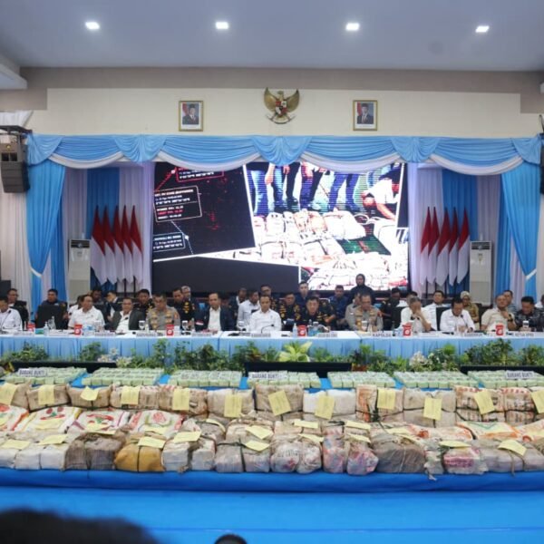 Tim Gabungan Bareskrim Polri, Polda Kepri dan Bea Cukai Sita 800 KG Ketamin HCL