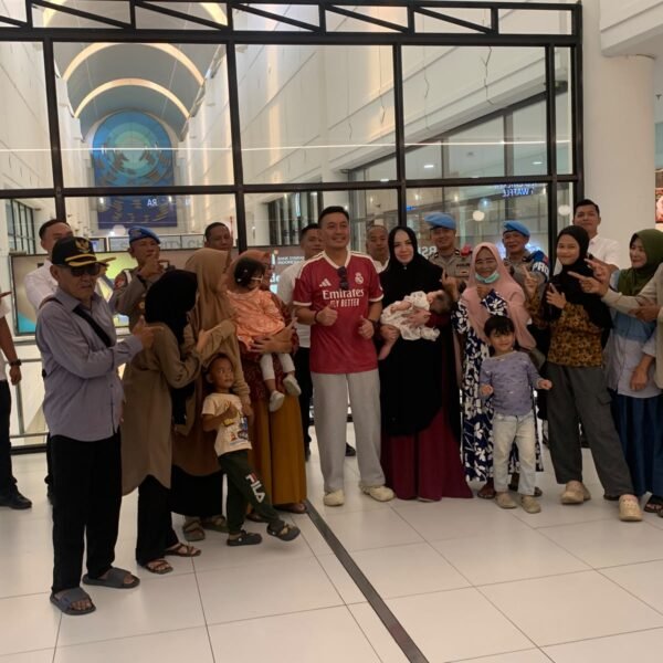 Rabu Siang, Tangisan Haru Ramaikan Bandara Hang Nadim Batam