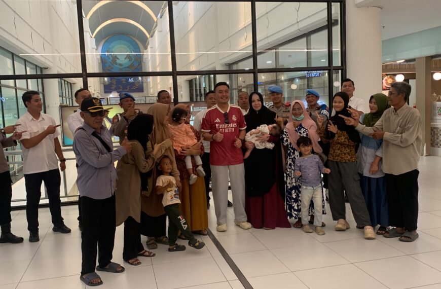 Rabu Siang, Tangisan Haru Ramaikan Bandara Hang Nadim Batam